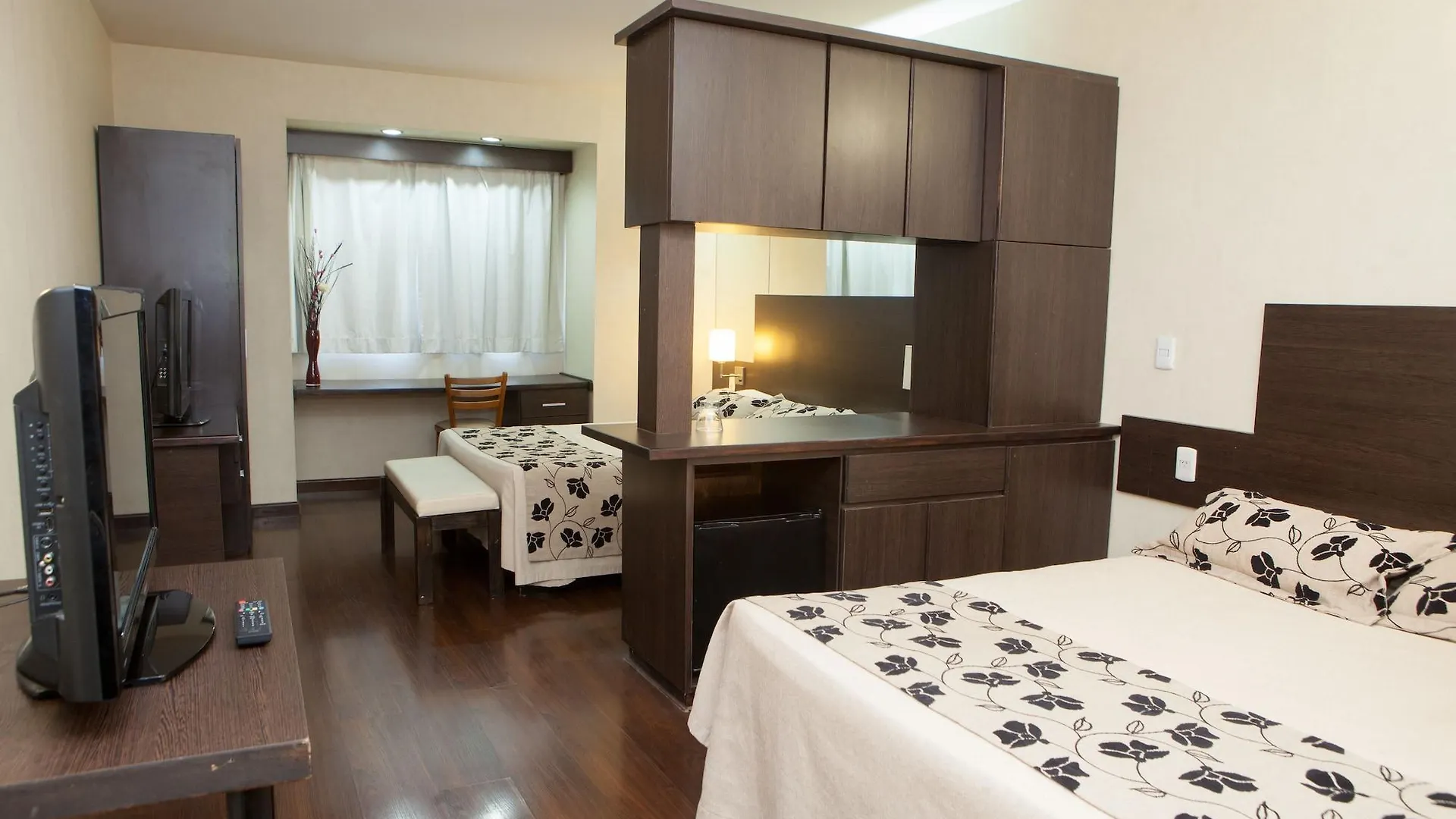 Hathor Hotels Mendoza グアイマレン 3*,
